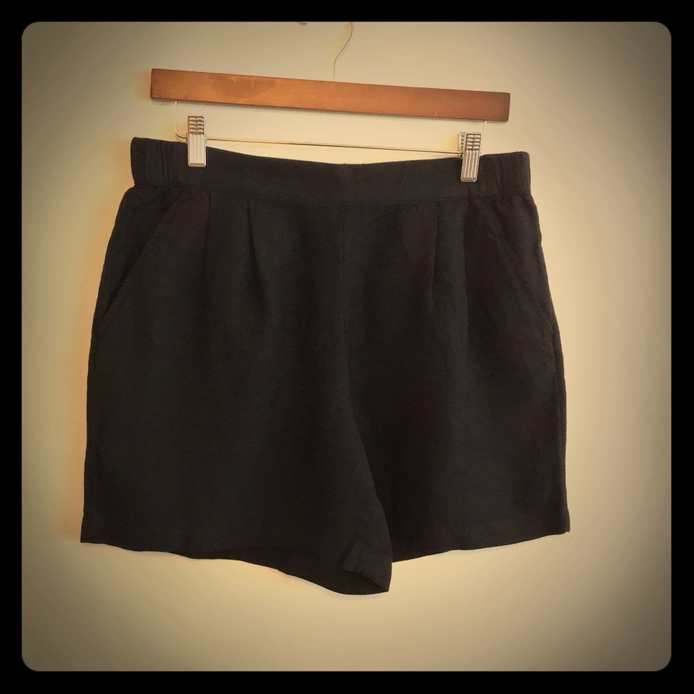 a new day Black Mid-rise Shorts